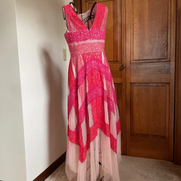 BCBGMAXAZRIA Lace & Tulle Illusion Midi Dress, 6 - Picture 7 of 9